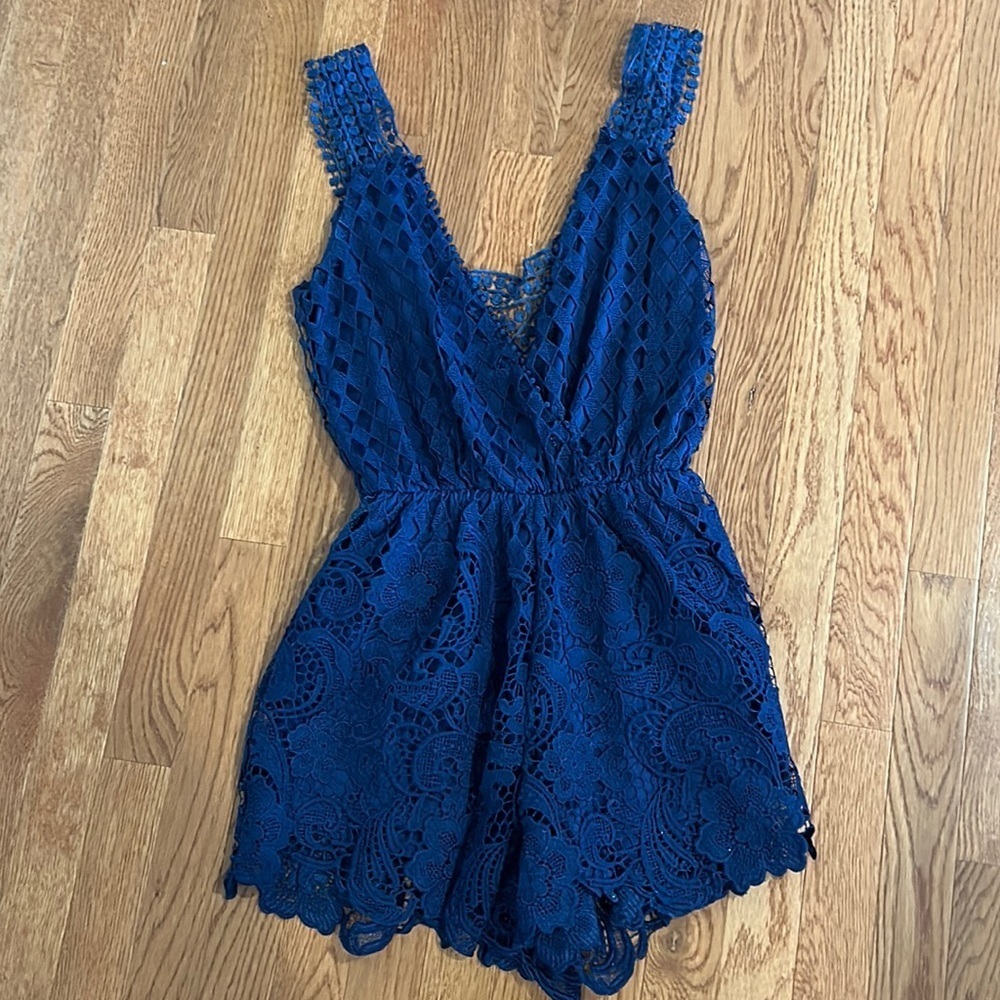 Verty Women’s Navy Romper Size Medium